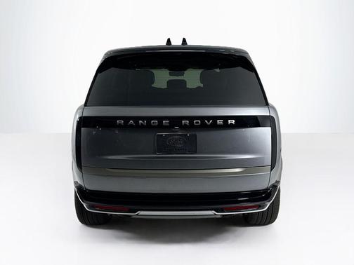 2025 Land Rover Range Rover P530 SE