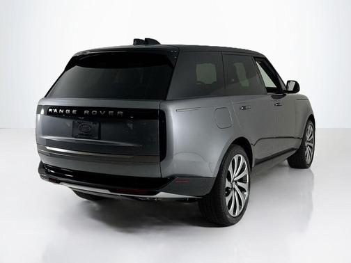 2025 Land Rover Range Rover P530 SE