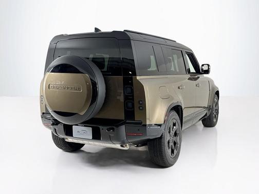 2026 Land Rover Defender 110 X-Dynamic SE