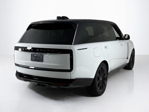 2025 Land Rover Range Rover P530 SE 7 Seat