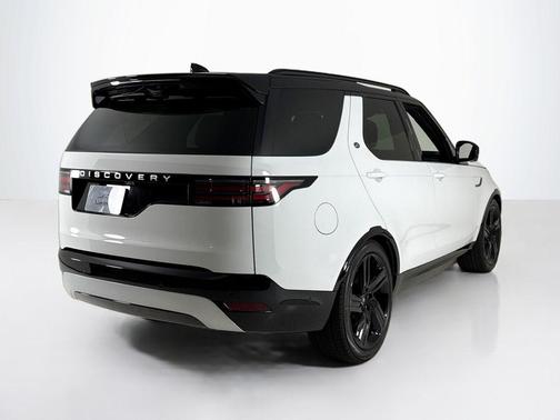 2026 Land Rover Discovery Tempest Edition