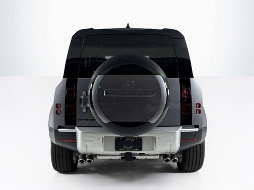2024 Land Rover Defender P500 SE