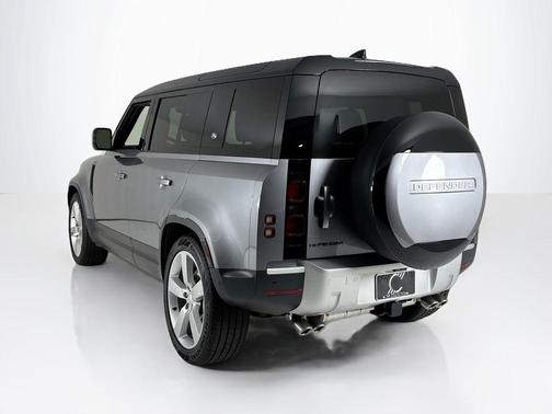 2024 Land Rover Defender P500 SE