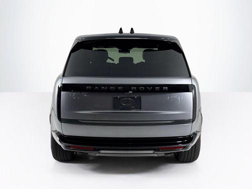 2025 Land Rover Range Rover P400 SE