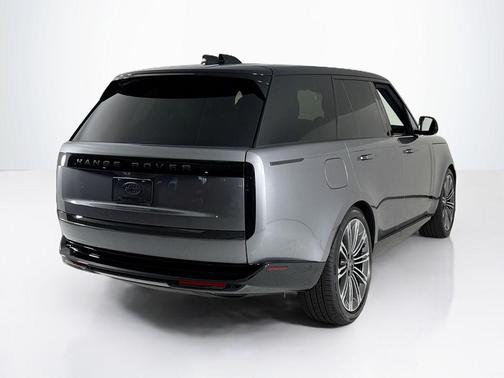 2025 Land Rover Range Rover P400 SE