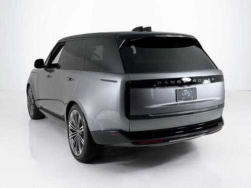 2025 Land Rover Range Rover P400 SE