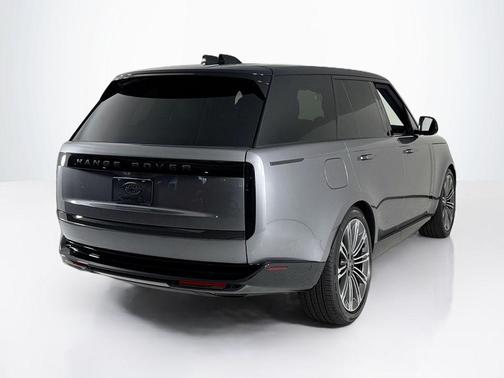 2025 Land Rover Range Rover P400 SE