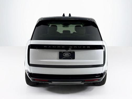 2025 Land Rover Range Rover P530 SE 7 Seat