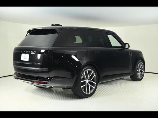 2025 Land Rover Range Rover P550e SE