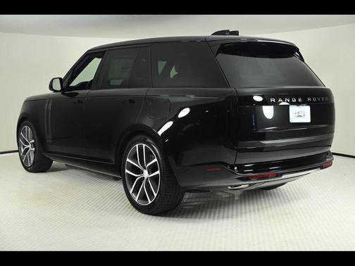 2025 Land Rover Range Rover P550e SE