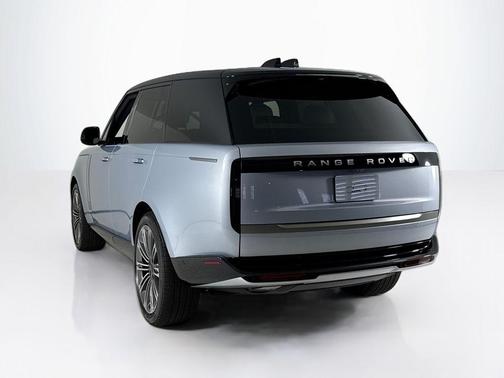 Ionian Silver In Gloss Finish 2026 Land Rover Range Rover P400 SE