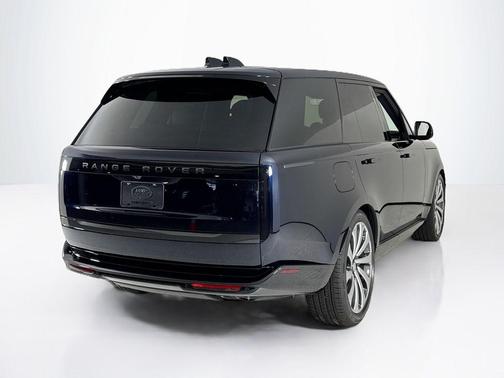 2025 Land Rover Range Rover P530 SE