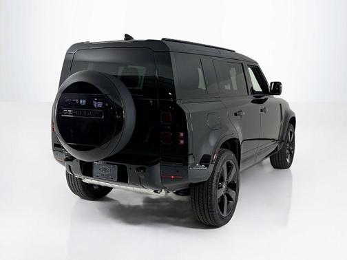 2025 Land Rover Defender P400 X-Dynamic SE