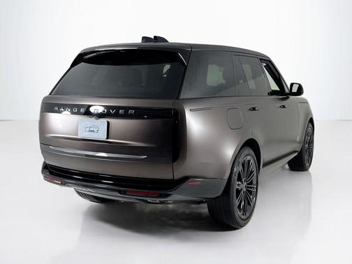 2026 Land Rover Range Rover P530 SE