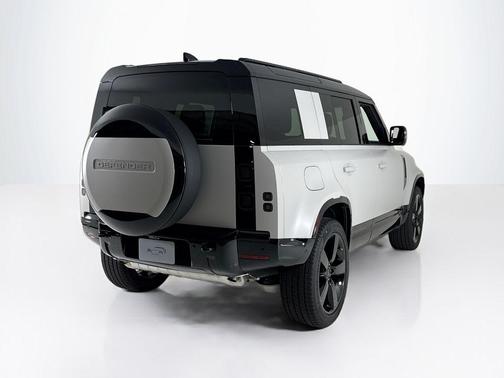 2026 Land Rover Defender 110 X-Dynamic SE