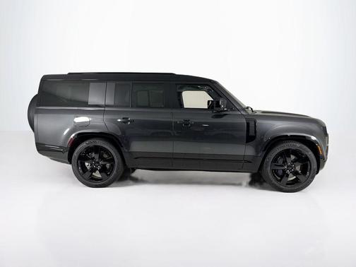 2026 Land Rover Defender 130 X-Dynamic SE