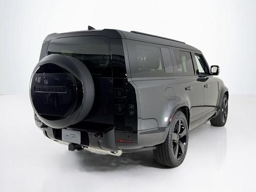 2026 Land Rover Defender 130 X-Dynamic SE