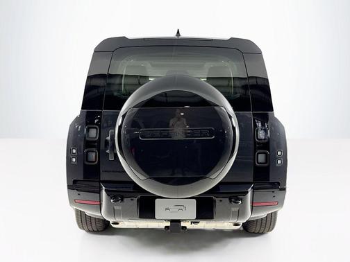 2026 Land Rover Defender 130 X-Dynamic SE