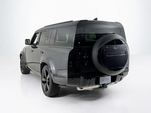 2026 Land Rover Defender 130 X-Dynamic SE