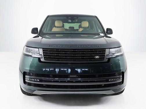 2025 Land Rover Range Rover P550e SE