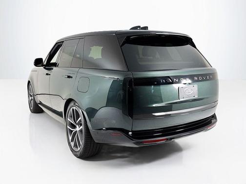 2025 Land Rover Range Rover P550e SE