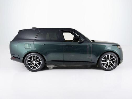 2025 Land Rover Range Rover P550e SE