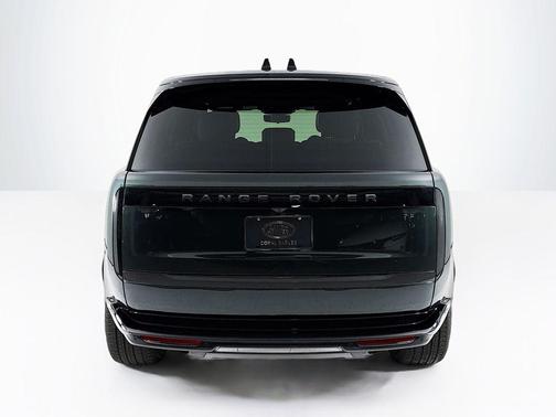 2025 Land Rover Range Rover P550e SE