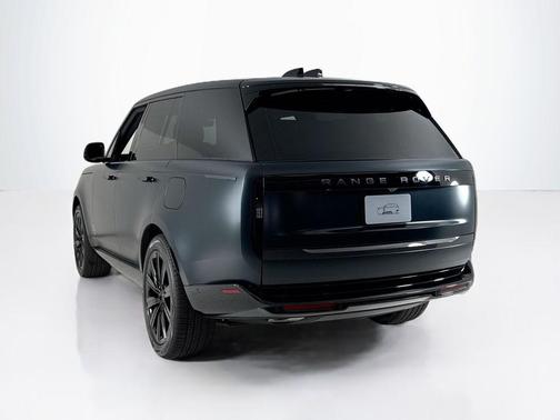 British Racing Green In Satin Finish 2026 Land Rover Range Rover P550e SE