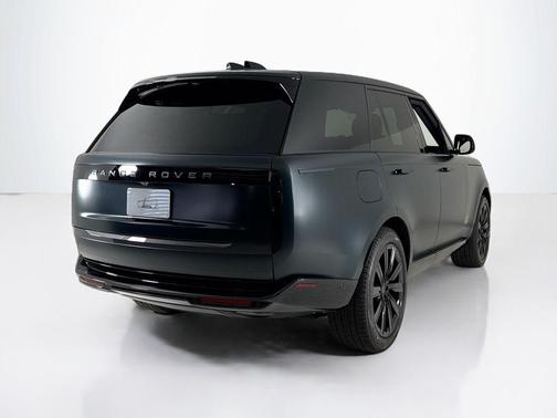 British Racing Green In Satin Finish 2026 Land Rover Range Rover P550e SE