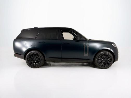 British Racing Green In Satin Finish 2026 Land Rover Range Rover P550e SE