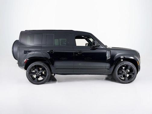 2025 Land Rover Defender P400 X-Dynamic SE