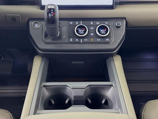 2025 Land Rover Defender P400 X-Dynamic SE