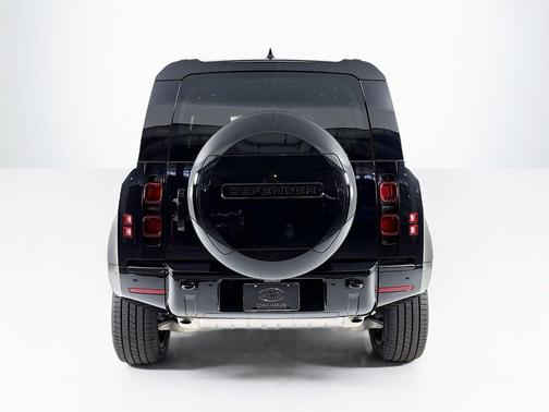 2025 Land Rover Defender P400 X-Dynamic SE