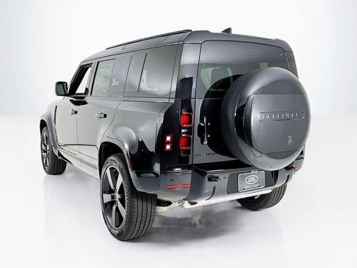 2025 Land Rover Defender P400 X-Dynamic SE