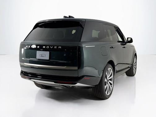 2026 Land Rover Range Rover P530 SE