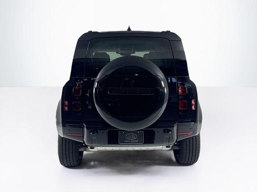 2025 Land Rover Defender P400 X-Dynamic SE