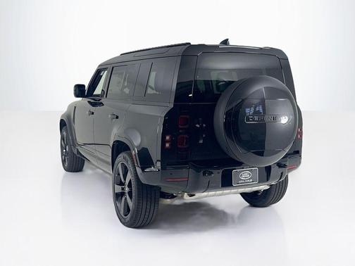2025 Land Rover Defender P400 X-Dynamic SE
