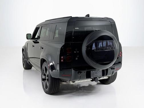2025 Land Rover Defender P400 X-Dynamic SE