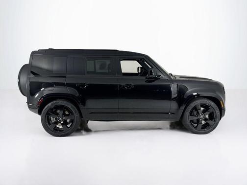2025 Land Rover Defender P400 X-Dynamic SE