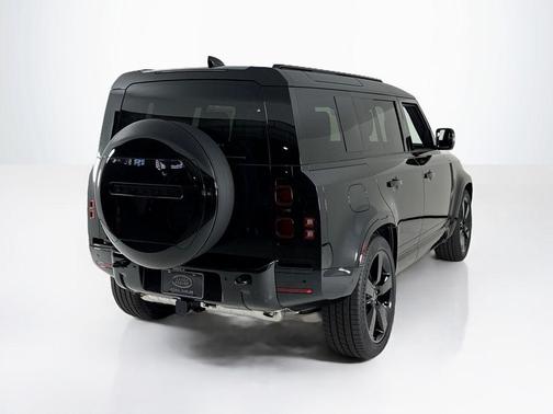 2025 Land Rover Defender P400 X-Dynamic SE