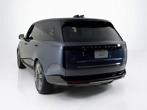 2025 Land Rover Range Rover P400 SE 7 Seat