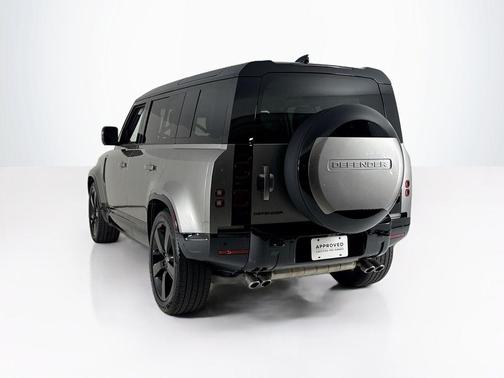 Silicon Silver 2025 Land Rover Defender P500 X-Dynamic SE