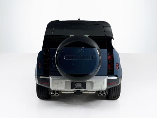 2024 Land Rover Defender P500 SE