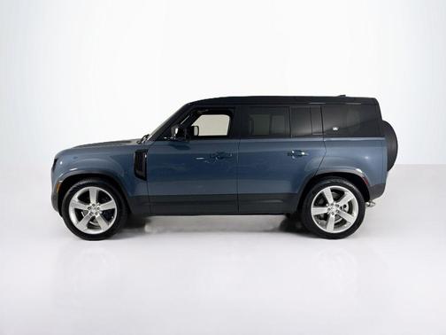 2024 Land Rover Defender P500 SE