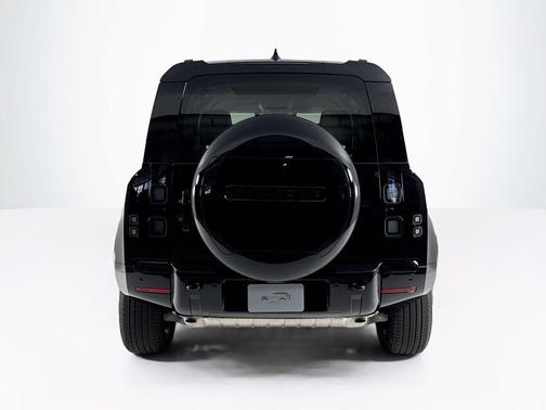 2026 Land Rover Defender 110 X-Dynamic SE