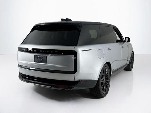 2025 Land Rover Range Rover P530 SE 7 Seat