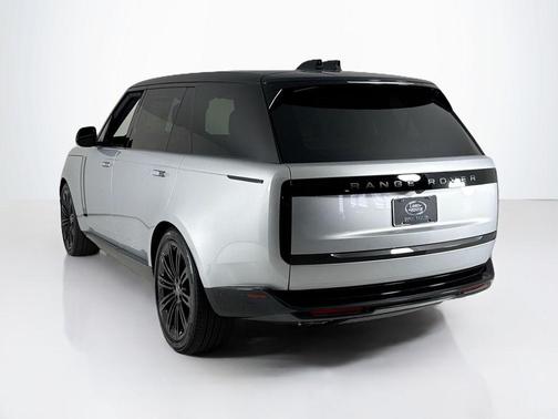 2025 Land Rover Range Rover P530 SE 7 Seat