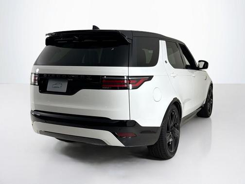 2025 Land Rover Discovery P300 Dynamic SE