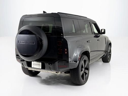 2025 Land Rover Defender P400 X-Dynamic SE