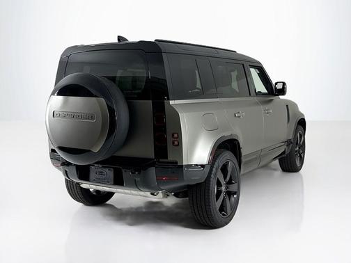 2025 Land Rover Defender P400 X-Dynamic SE